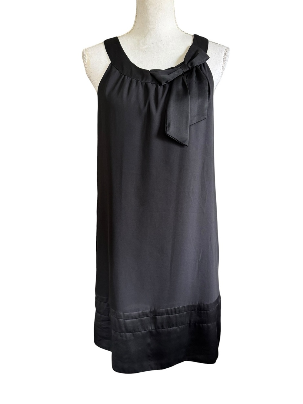 H&M black party dress features a decorative bow size 10